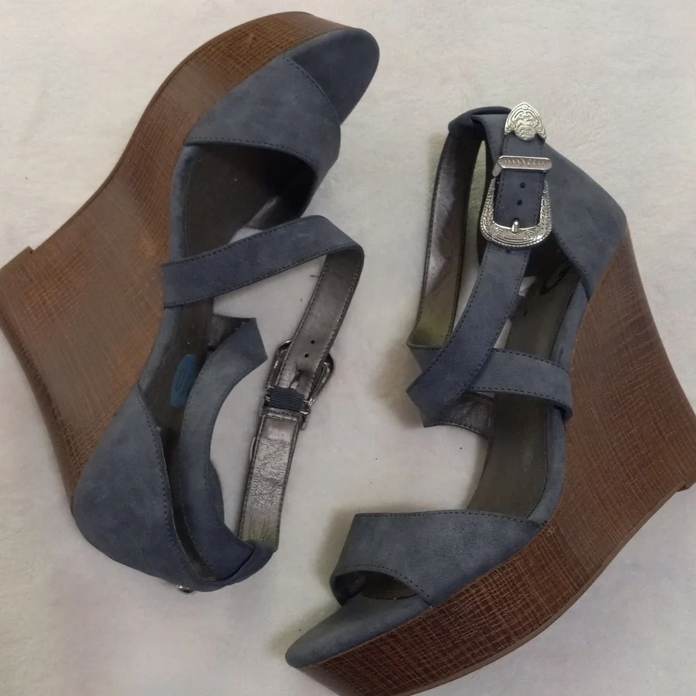 G by Guess Steel Blue Strappy Platform Wedge Sandals Faux Wood Heel NWOT Size 10